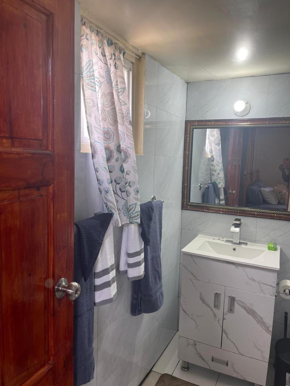Oceanfront Condo W/ Free Parking + High Speed Wifi Negril Exteriör bild